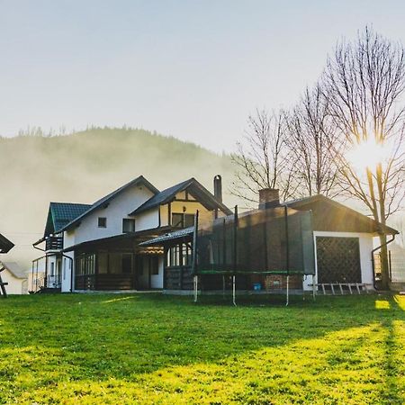 Отель Casa Cristina Фунду Молдовей Экстерьер фото